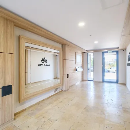 Crystal Luxe 2-bedroom Apartment
