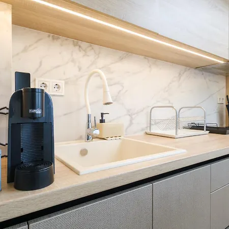 Crystal Luxe 2-bedroom Apartment