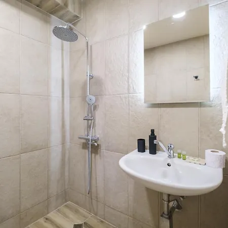 Crystal Luxe 2-bedroom Apartment