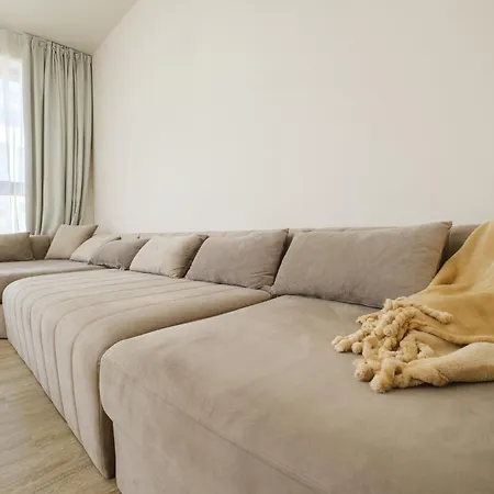 Crystal Luxe 2-bedroom Apartment Plovdiv