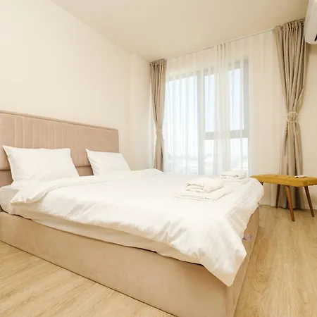 Crystal Luxe 2-bedroom Apartment *